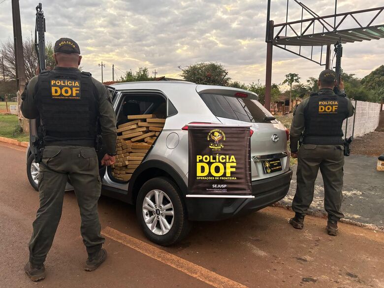 Veículo roubado em Brasília é recuperado pelo DOF com quase 700 quilos de maconha - Crédito: Divulgação/DOF