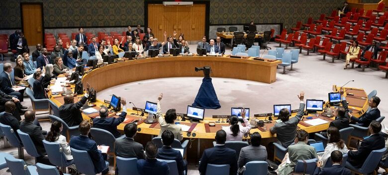 Os membros do Conselho de Segurança votam uma resolução sobre a manutenção da paz e segurança internacionais em 27 de junho de 2024 - Crédito: ONU/Manuel Elias