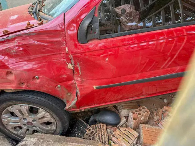 Carro que o agiota dirigia qundo foi baleado - Crédito: Marcos Maluf/Campo Grande News