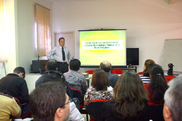 Reunião no Hemosul apresentou o procedimento de implantação do banco
 - Crédito: Foto: Edemir Rodrigues