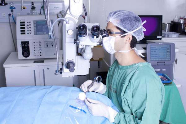 Daniel Nogueira usa técnica da vitrectomia na 1ª cirurgia de retina em Dourados
 - Crédito: Foto : Divulgação
