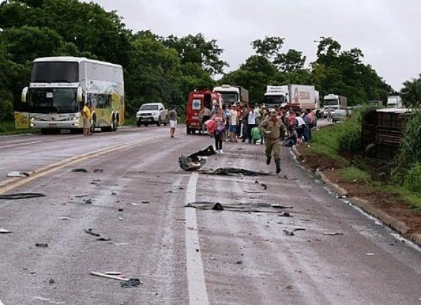O acidente causa congestionamento na rodovia
Foto: Campo Grande News - 