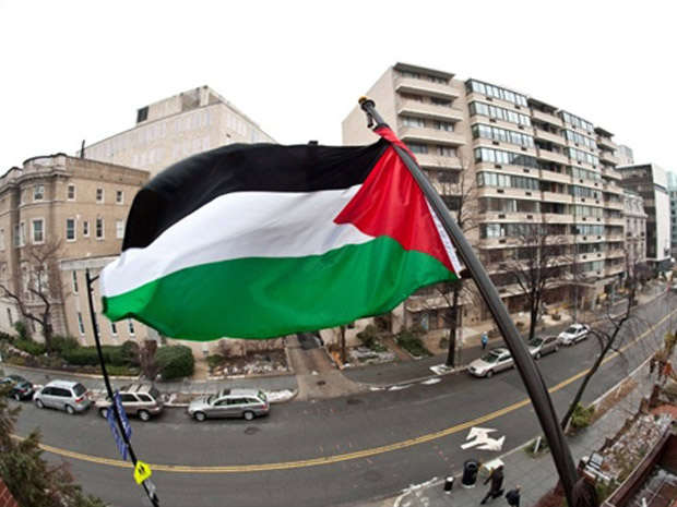 Bandeira palestina, içada pela primeira vez na sede da OLP - Crédito: Foto: France Presse