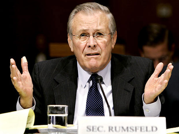 David Rumsfeld, quando Secretário de Defesa dos EUA. - Crédito: Foto: Reprodução / NYDailyNews.com