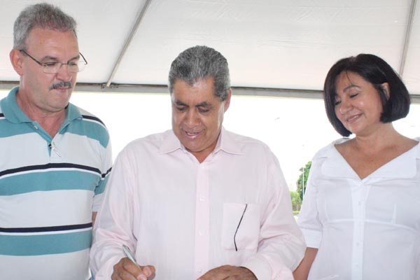 Deputado Geraldo Resende, governador André Puccinelli e prefeita Délia Razuk - 