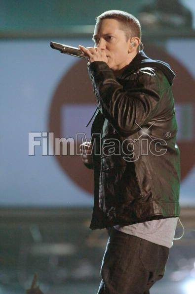LOS ANGELES, CA - 27 de junho: Eminem faz no palco durante o BET Awards 2010 realizada no Shrine Auditorium, em 27 de junho de 2010 em Los Angeles, Califórnia. - Crédito: Foto: Jeff Kravitz / FilmMagic