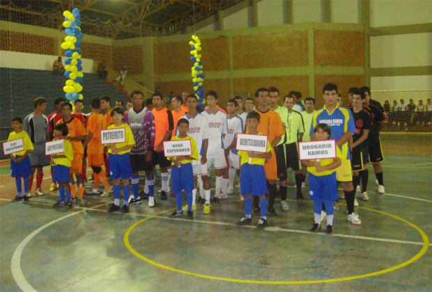 Equipes durante a abertura do Municipal de futsal realizado em Jatei - Crédito: Foto: Divulgação