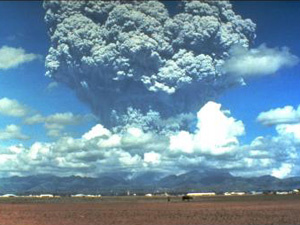 Vulcão Pinatubo, nas Filipinas
 - Crédito: Foto: U.S. Geological Survey