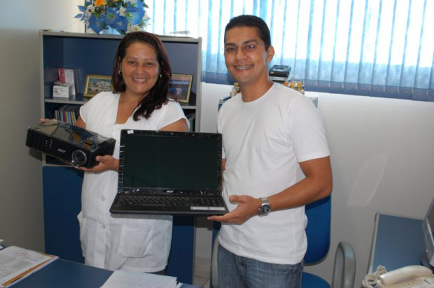 A enfermeira Karimi agradeceu a entrega dos aparelhos - Crédito: Foto : Divulgação