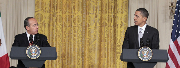 Os presidentes do México, Felipe Calderón, e dos EUA, Barack Obama, dão entrevista nesta quinta-feira - Crédito: Foto: AP