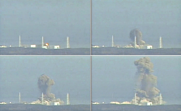 Combinação de imagens de vídeo da TV local mostra a explosão desta segunda-feira - Crédito: Foto: Reuters