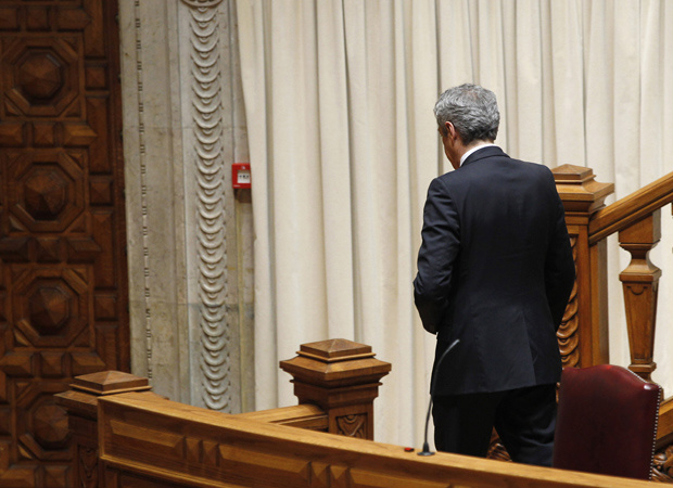 O premiê de Portugal, José Sócrates, deixa o Parlamento nesta quarta-feira - Crédito: Foto: AP