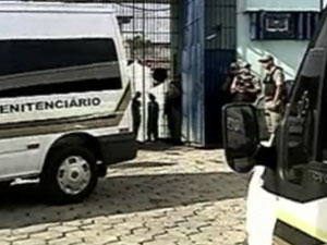 Dois presos morrem durante briga em presídio de
Pernambuco - Crédito: Foto: Reprodução/TV Globo