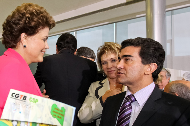 Presidente Dilma Rousseff conversa com Marçal Filho após o lançamento do Pronatec - Crédito: Foto: Divulgação