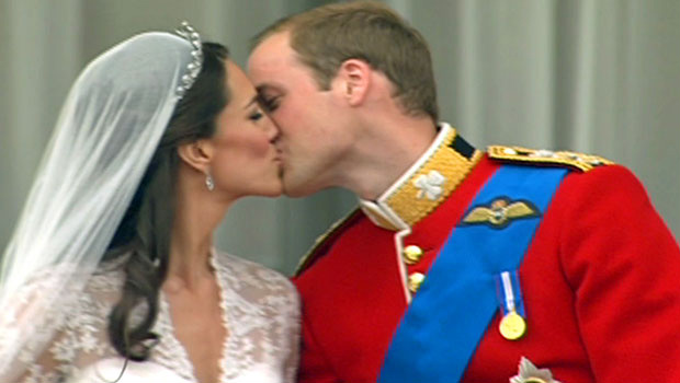 Kate e William beijam-se no dia do casamento - Crédito: Foto: Globo News