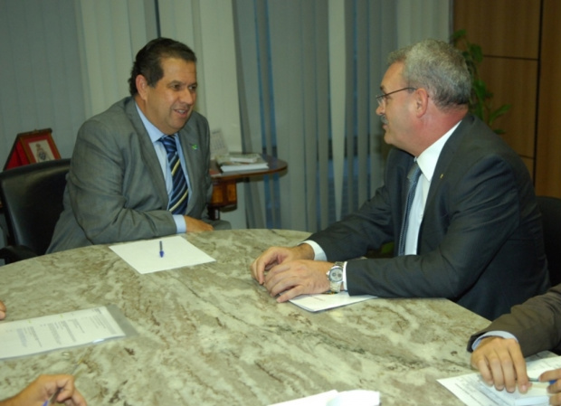 Deputado Geraldo Resende em audiência com o ministro do Trabalho, Carlos Luppi - 