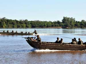 Militares fazem patrulha nos rios de fronteira gaúchos
 - Crédito: Foto: ten-cel Paulo Roberto/Exército/Divulgação