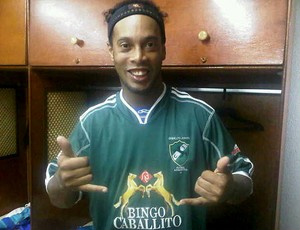Ronaldinho Gaúcho topa homenagem ao irmão
de Bottinelli - Crédito: Foto: Reprodução Internet