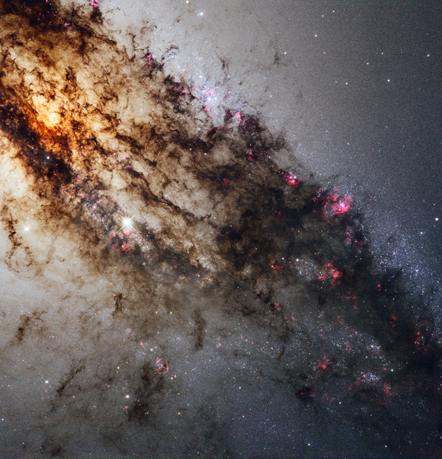 Imagem da galáxia Centauro A, ou NGC 5128, feita pelo Hubble - Crédito: Foto: Nasa/ESA