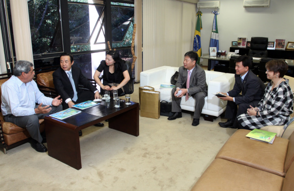 André recebe a visitas do cônsul geral da Coreia do Sul no Brasil, Sang Shik Park - Crédito: Foto: Rachid Waqued