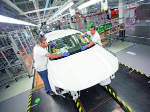 Linha de produção do VW New Beetle em Puebla, no
México - Crédito: Foto: Divulgação