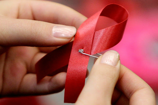 Laço é o símbolo mundial de combate à aids. - Crédito: Foto: Divulgação