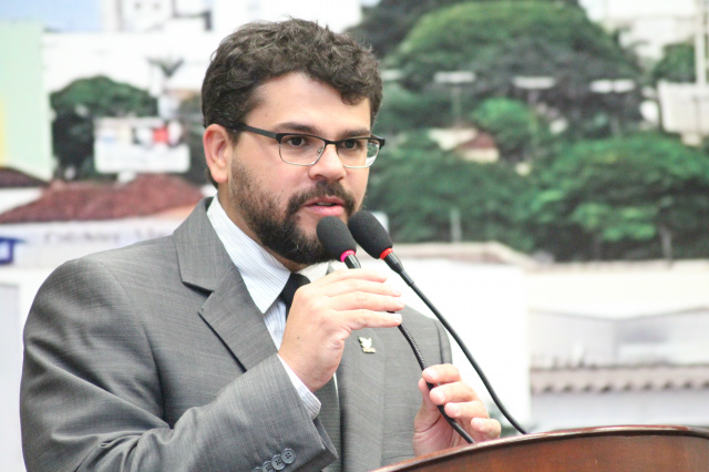 Vereadores elogiaram o trabalho de Maurício Lemes que regulamenta a atividade no município de Dourados. - Crédito: Foto: Divulgação