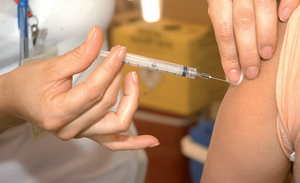 A campanha de vacinação contra o H1N1 começou hoje na Grande São Paulo. - Crédito: Foto: Divulgação