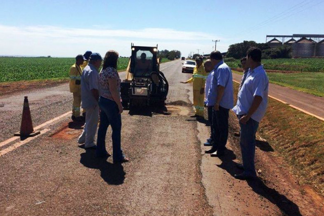Empresa já iniciou os trabalhos de recuperação da Rodovia 379 que liga os municípios de Laguna Carapã a Dourados. - Crédito: Foto: Divulgação