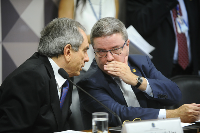 Senadores Raimundo Lira e Antonio Anastasia, presidente e relator da comissão, respectivamente. - Crédito: Foto:  Marcos Oliveira/Agência Senado