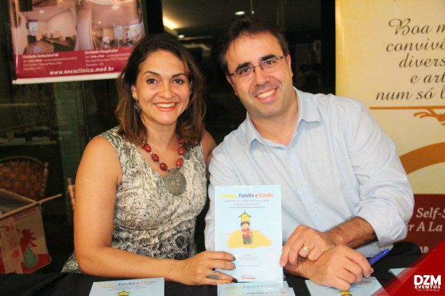 Médicos Elisabete Castelon Konkiewitz e Miguel Ângelo Boarati, autores do livro. - Crédito: Foto: Divulgação/DZM