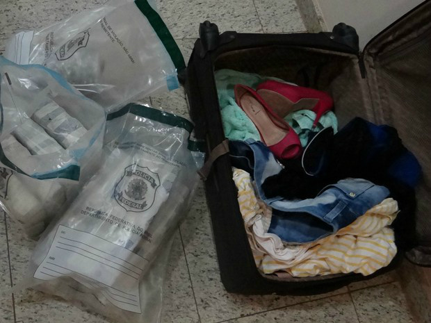 Tabletes de maconha estavam na mala da estudante - Crédito: Foto: PF/ Divulgação