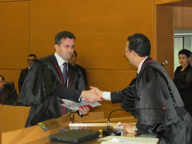 Novo promotor de Justiça substituto recebe carteira funcional do procurador-geral Paulo dos Passos - Crédito: Elvio Lopes