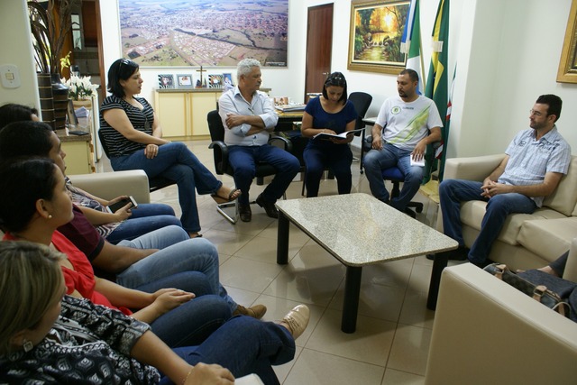 Momento da posse do Conselho Municipal de Assistência Social de Caarapó; mandato vai até setembro de 2019. - Crédito: Foto: Dilermano Alves
