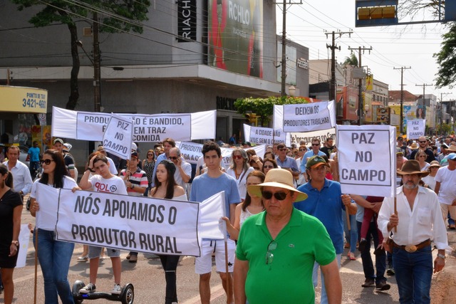Passeata de produtores rurais neste sábado, no centro de Dourados - Crédito: Foto: Hédio Fazan