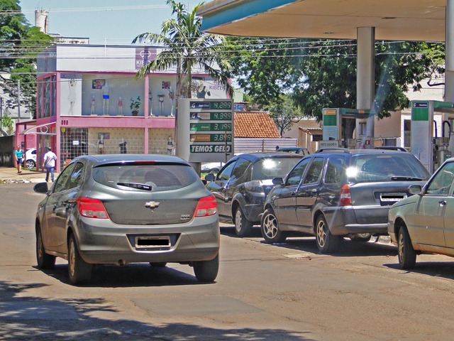 A gasolina atingiu o ápice de 4,299 e o diesel comum 3,689 na maior cidade do interior do Estado. - Crédito: Foto: Vinicios Araújo