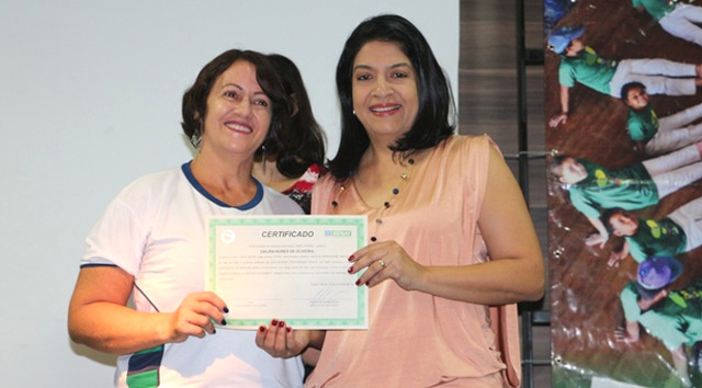 Rede Solidária entrega certificados e fortalece sonhos de formandos - 