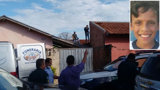 Corpo da criança estava próximo a esta antena parabólica em uma casa próxima à que ele morava - Imagem: Márcio Rogério / Nova News - 