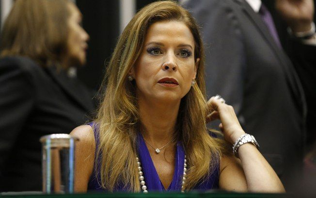Cláudia Cruz, esposa de Eduardo Cunha é condenada por evasão de divisas - 