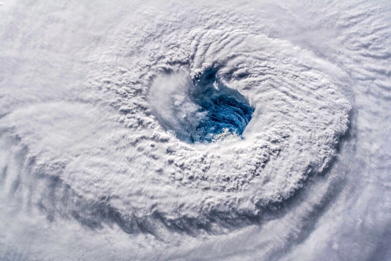 Furacão Florence toca o solo na Carolina do Norte com ventos de 150 km/h - Crédito: Astronauta Alexander Gerst