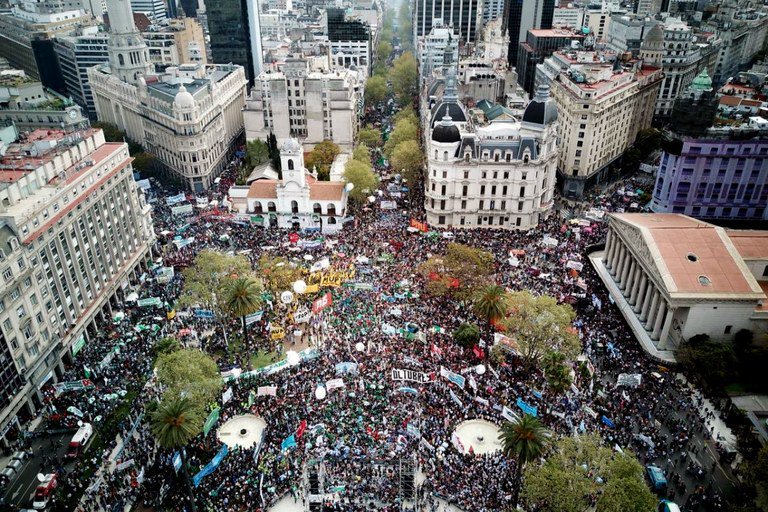 Sindicatos paralisam a Argentina em plena crise econômica - Crédito: AFP