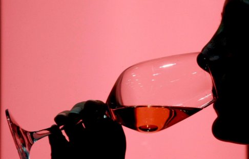 Bebida afeta memória e causa desejo duradouro por álcool, diz estudo - Crédito: EFE/Patrick Seeger