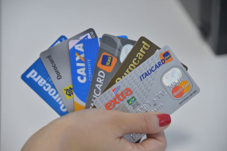 Juros do rotativo do cartão de crédito sobem para 278,7% ao ano - Crédito: Arquivo