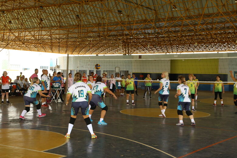 Evento de voleibol adaptado para idosos é sucesso em Dourados - Crédito: A. Frota