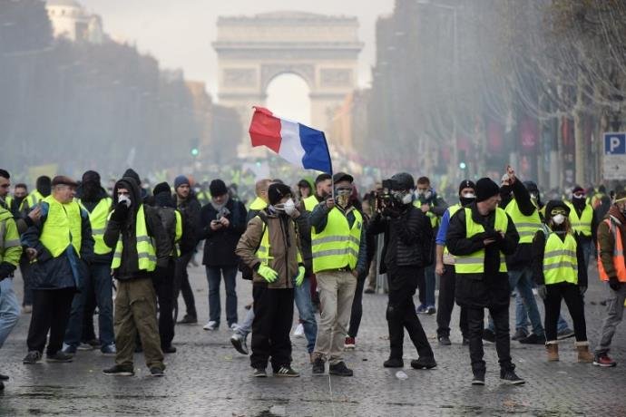 Manifestantes protestam contra aumento de combustíveis em Paris - Crédito: Lucas Barioulet