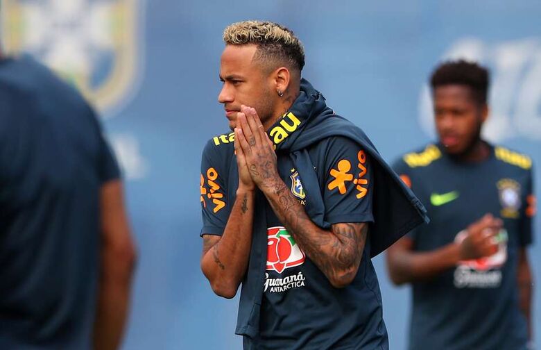 PSG informa que Neymar tem distensão na coxa e Mbappé contundiu ombro - Crédito: CBF