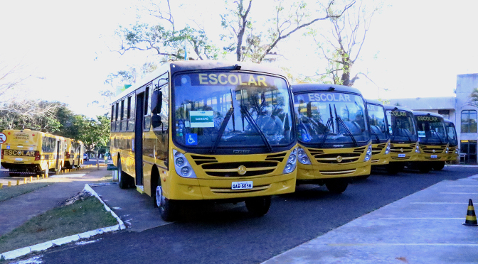 Governo oficializa novo repasse de veículos de transporte escolar para quatro municípios do interior - Crédito: Divulgação