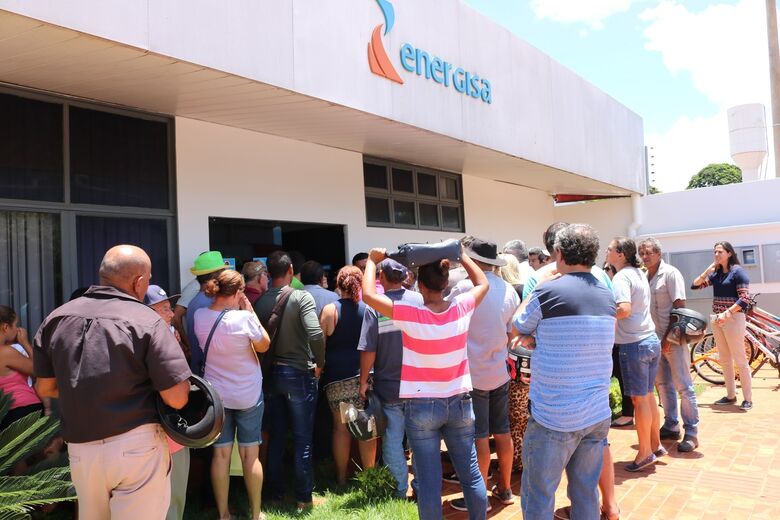 Em Dourados houve protesto por causa do aumento da conta de energia - Crédito: Flávio Verão