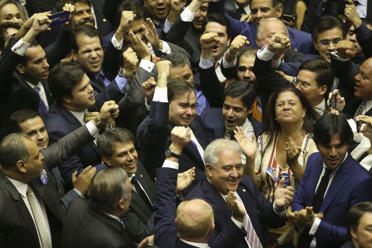 Com 334 votos, o deputado Rodrigo Maia (DEM-RJ) foi reeleito presidente da Câmara dos Deputados em primeiro turno - Crédito: Valter Campanato/Agência Brasil