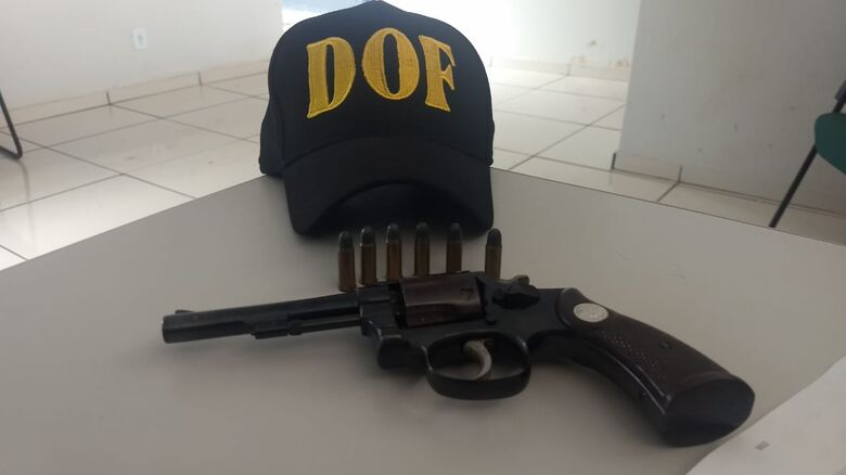 Homem disse que pegou a arma para se defender - Crédito: Divulgação/DOF
